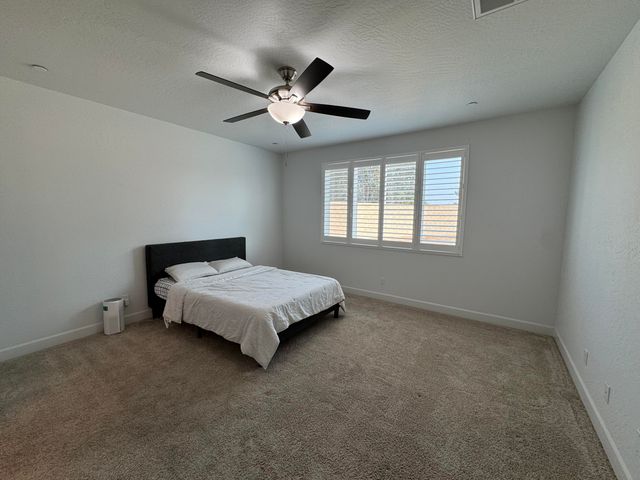 176 N Ocean Court, Tulare, CA 93274