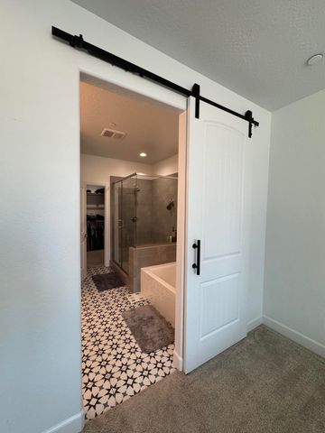 176 N Ocean Court, Tulare, CA 93274