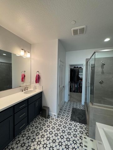 176 N Ocean Court, Tulare, CA 93274