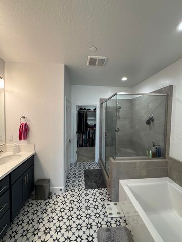 176 N Ocean Court, Tulare, CA 93274