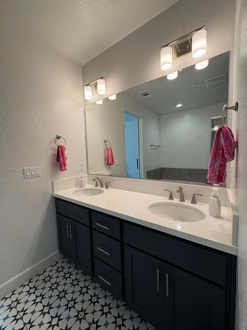 176 N Ocean Court, Tulare, CA 93274