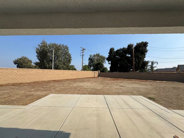 176 N Ocean Court, Tulare, CA 93274