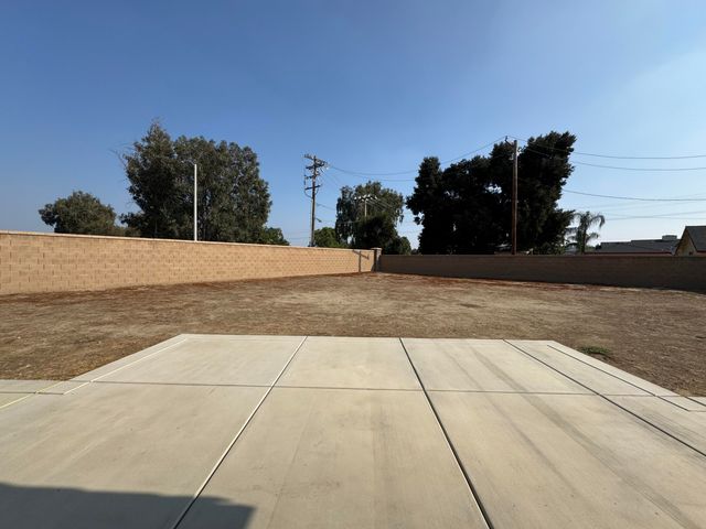 176 N Ocean Court, Tulare, CA 93274