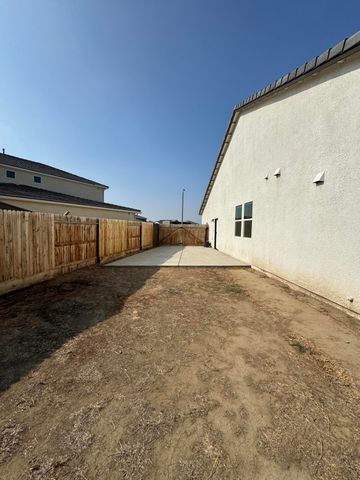 176 N Ocean Court, Tulare, CA 93274