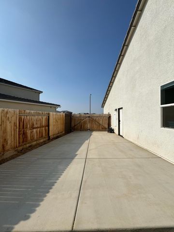 176 N Ocean Court, Tulare, CA 93274