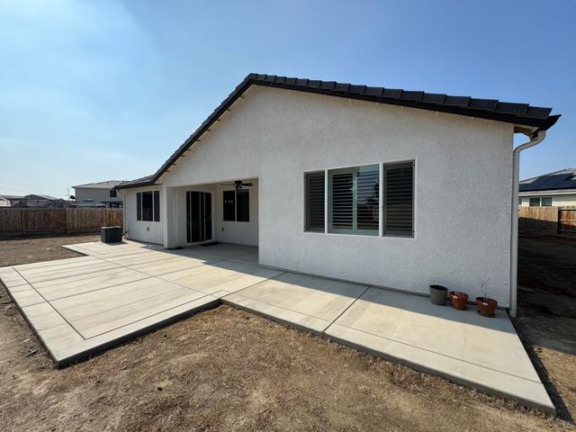 176 N Ocean Court, Tulare, CA 93274