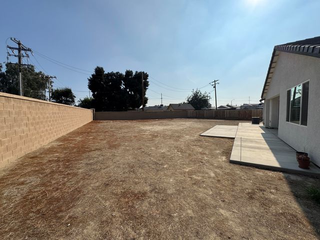 176 N Ocean Court, Tulare, CA 93274