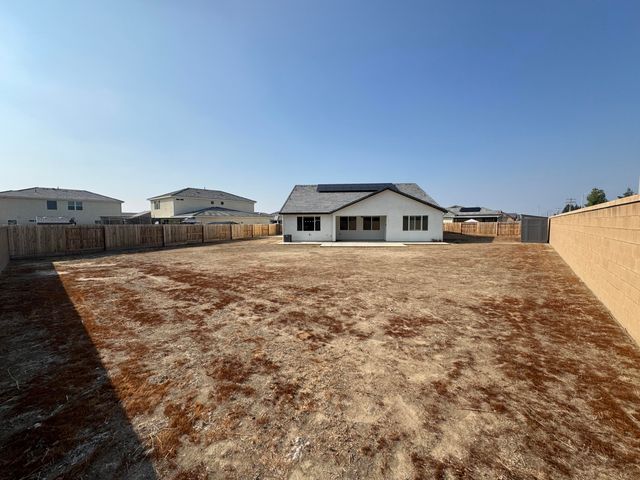 176 N Ocean Court, Tulare, CA 93274