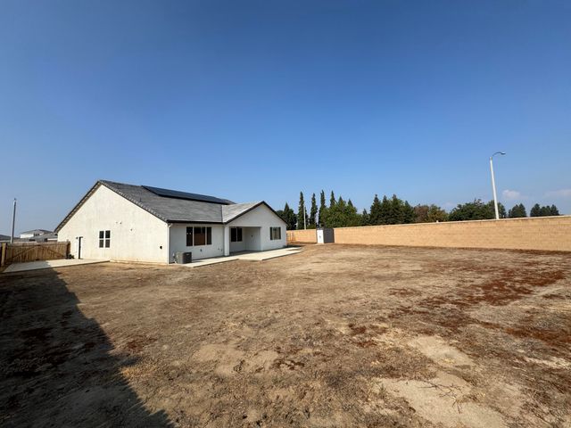 176 N Ocean Court, Tulare, CA 93274