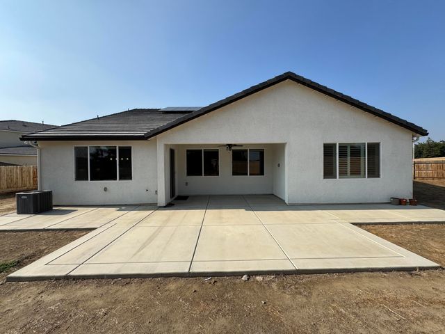 176 N Ocean Court, Tulare, CA 93274