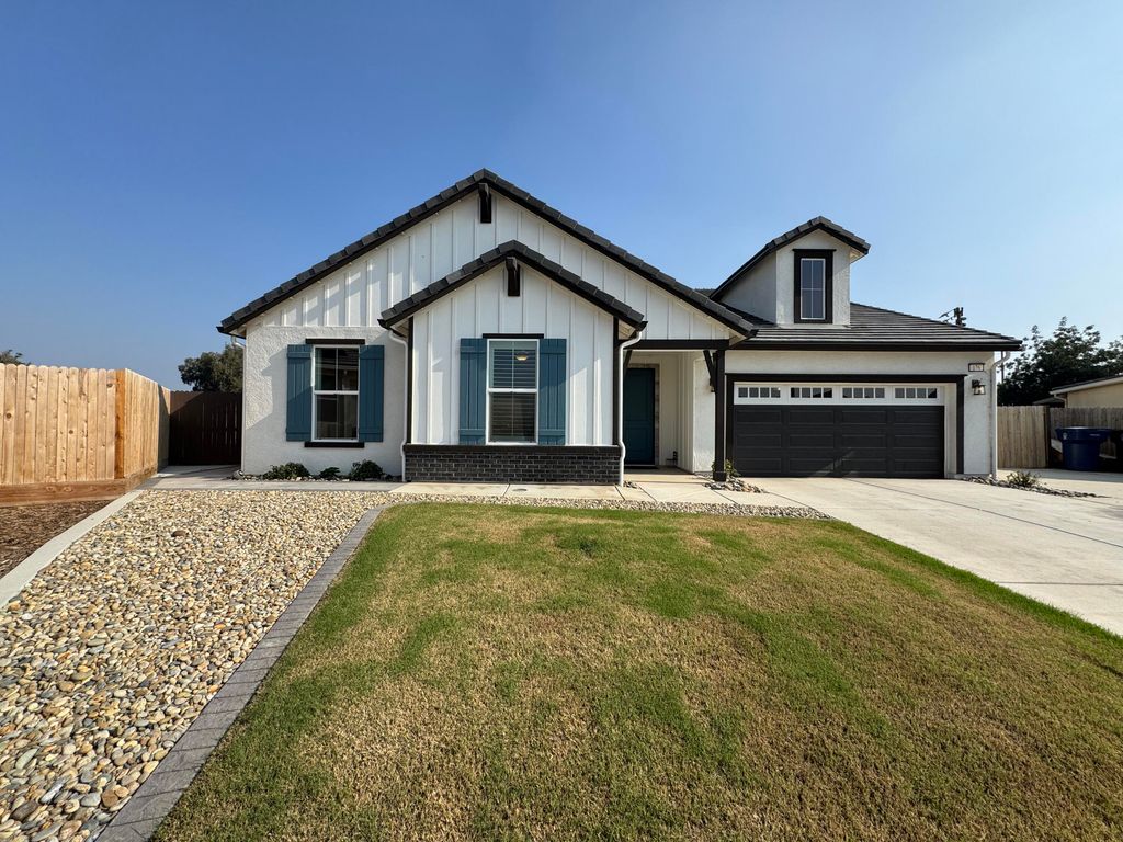 176 N Ocean Court, Tulare, CA 93274