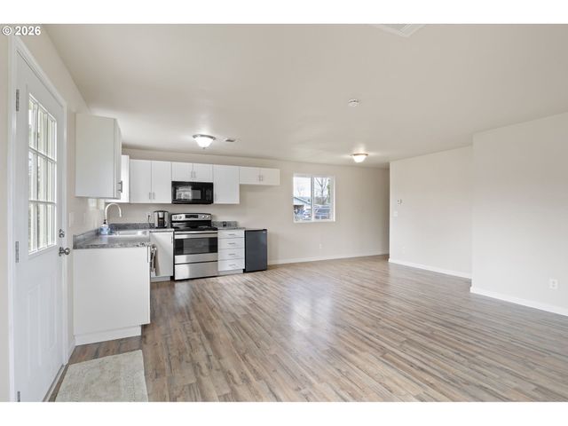 1321 SUNSET Ln, Sutherlin, OR 97479