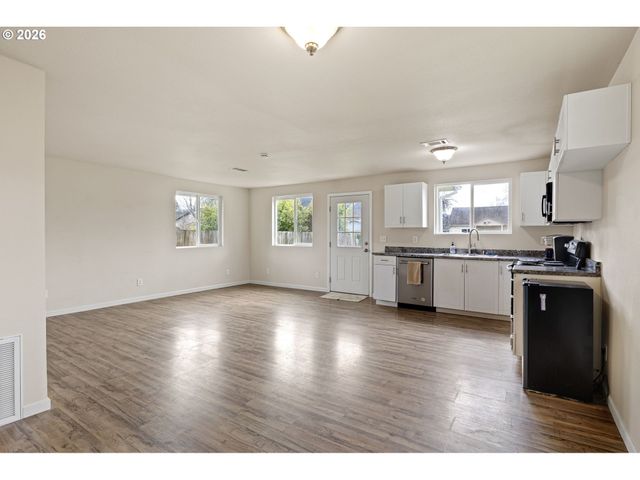 1321 SUNSET Ln, Sutherlin, OR 97479