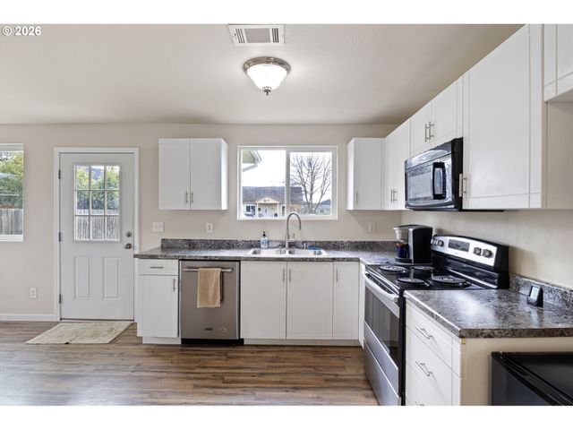 1321 SUNSET Ln, Sutherlin, OR 97479