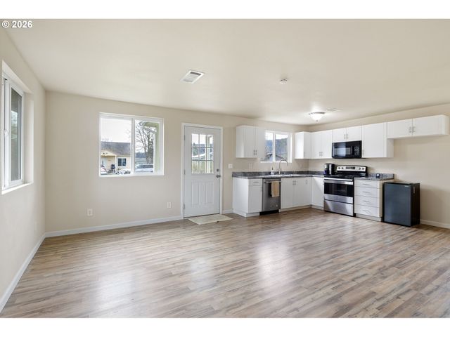 1321 SUNSET Ln, Sutherlin, OR 97479