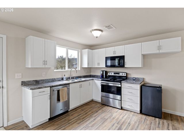 1321 SUNSET Ln, Sutherlin, OR 97479