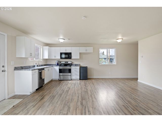 1321 SUNSET Ln, Sutherlin, OR 97479