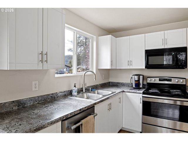 1321 SUNSET Ln, Sutherlin, OR 97479