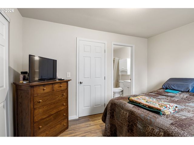 1321 SUNSET Ln, Sutherlin, OR 97479