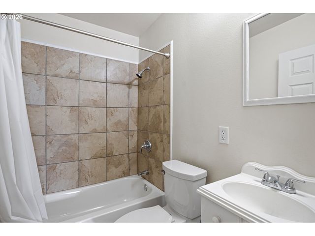 1321 SUNSET Ln, Sutherlin, OR 97479