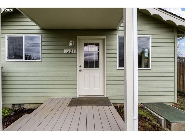 1321 SUNSET Ln, Sutherlin, OR 97479