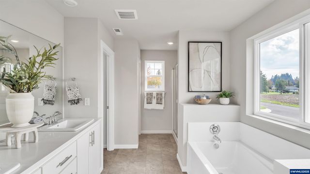 585 Withers Ct SE, Albany, OR 97322