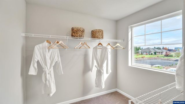 585 Withers Ct SE, Albany, OR 97322