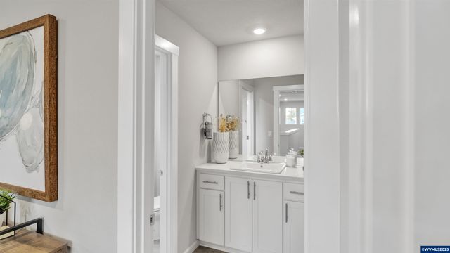 585 Withers Ct SE, Albany, OR 97322