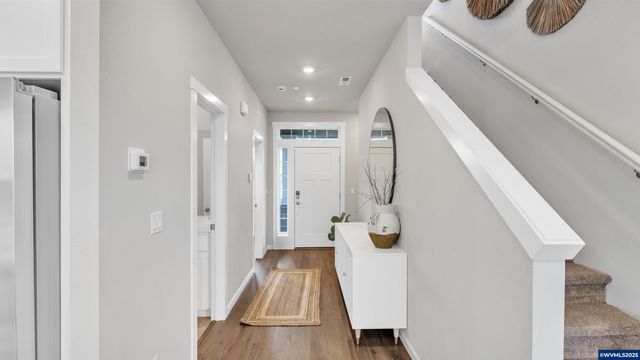 585 Withers Ct SE, Albany, OR 97322