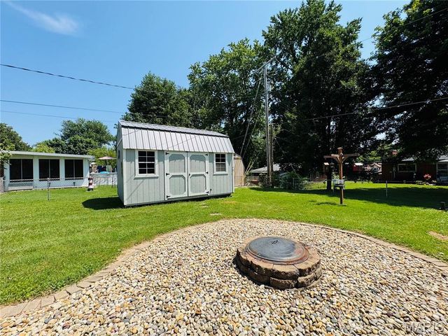 10 Flamingo Drive, Belleville, IL 62223