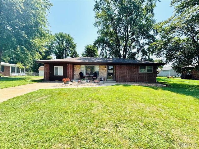 10 Flamingo Drive, Belleville, IL 62223