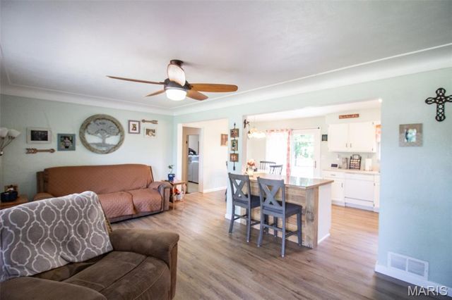 10 Flamingo Drive, Belleville, IL 62223