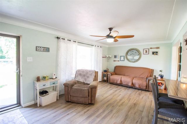 10 Flamingo Drive, Belleville, IL 62223