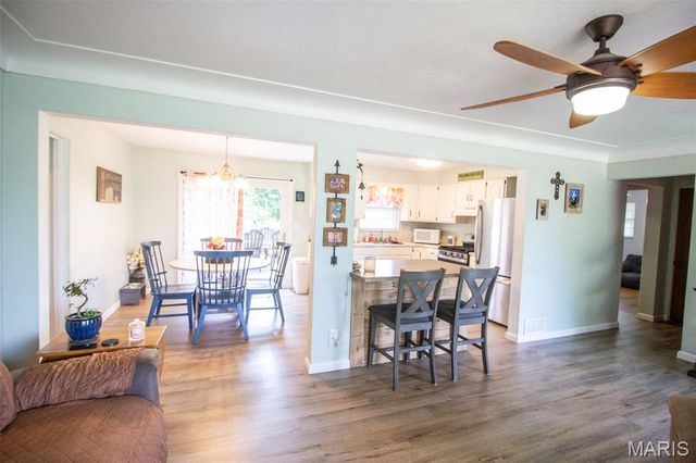 10 Flamingo Drive, Belleville, IL 62223