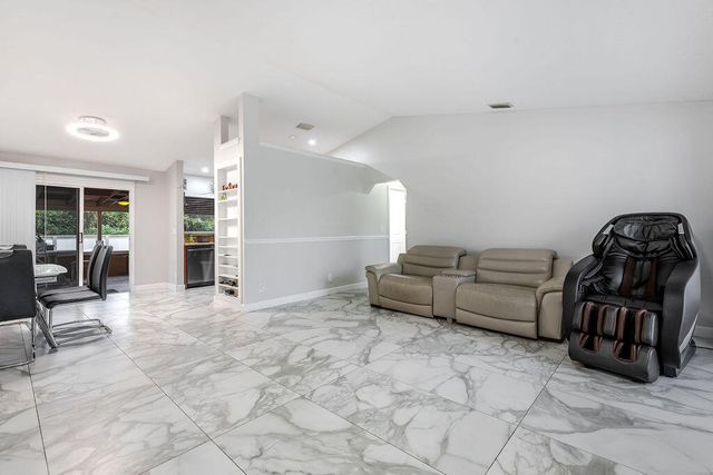 16896 N 76th Street N, Loxahatchee, FL 33470