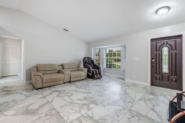 16896 N 76th Street N, Loxahatchee, FL 33470