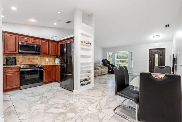 16896 N 76th Street N, Loxahatchee, FL 33470