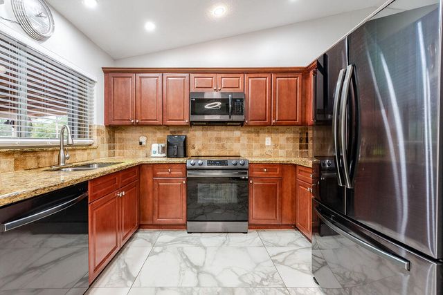 16896 N 76th Street N, Loxahatchee, FL 33470