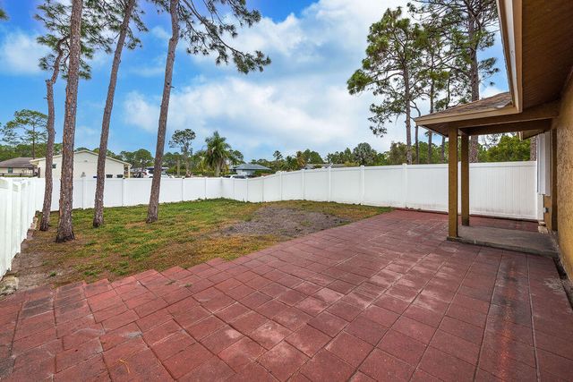 16896 N 76th Street N, Loxahatchee, FL 33470