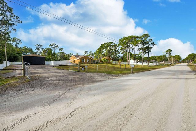 16896 N 76th Street N, Loxahatchee, FL 33470