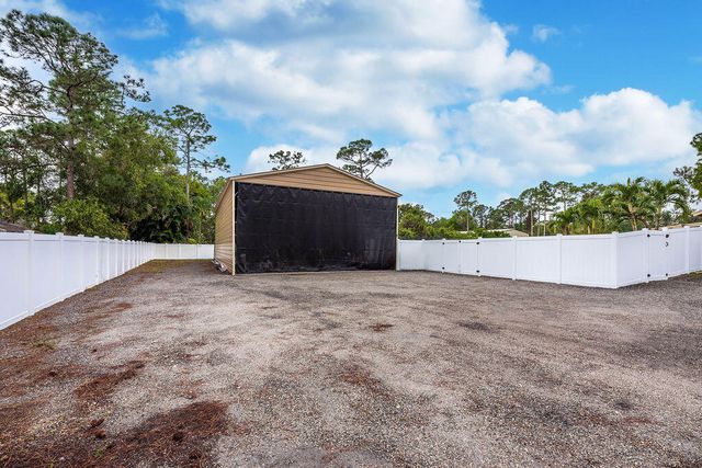 16896 N 76th Street N, Loxahatchee, FL 33470