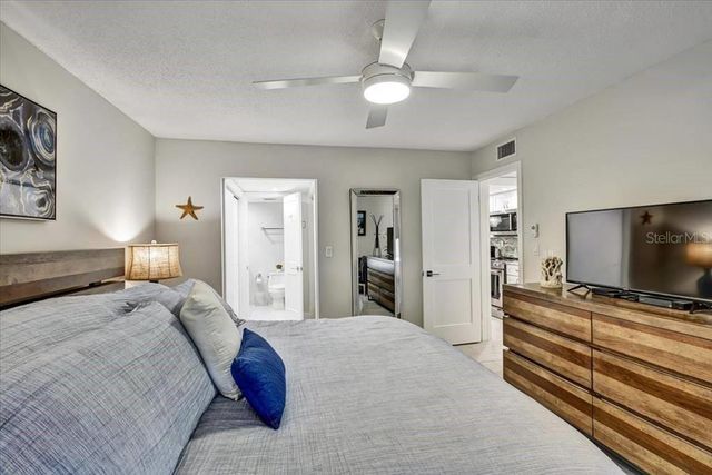 6046 W PEPPERTREE WAY 223B, Sarasota, FL 34242