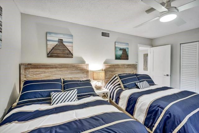 6046 W PEPPERTREE WAY 223B, Sarasota, FL 34242