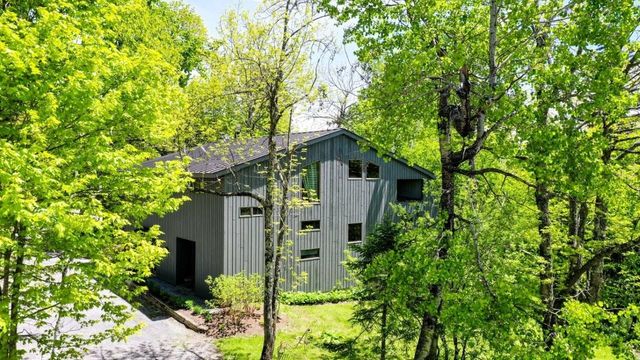 20 Blackberry Lane, Peru, VT 05152