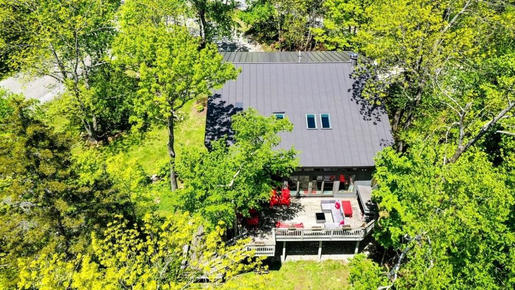 20 Blackberry Lane, Peru, VT 05152
