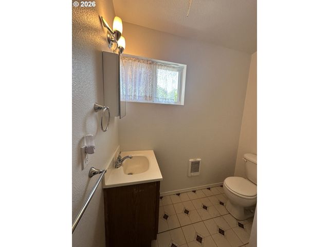 725 N RIVER BEND Rd, Otis, OR 97368