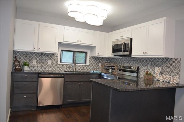 11824 Sologne Court, Maryland Heights, MO 63043