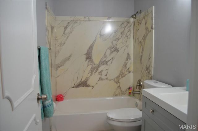 11824 Sologne Court, Maryland Heights, MO 63043