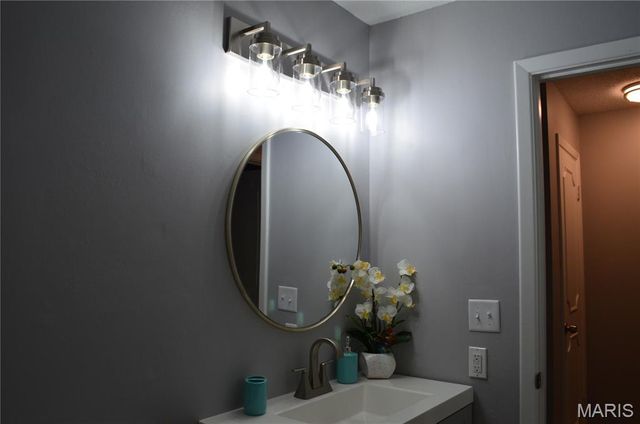 11824 Sologne Court, Maryland Heights, MO 63043