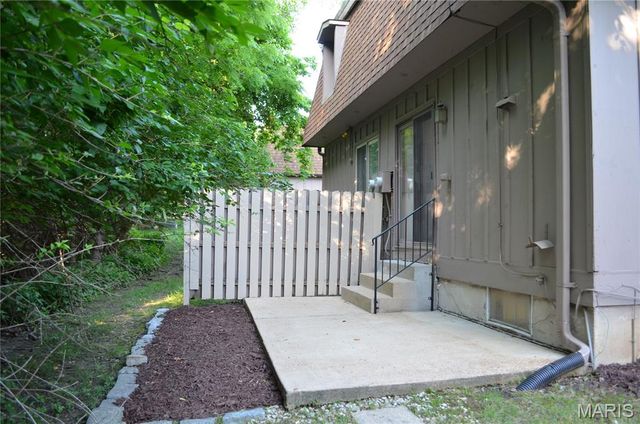 11824 Sologne Court, Maryland Heights, MO 63043